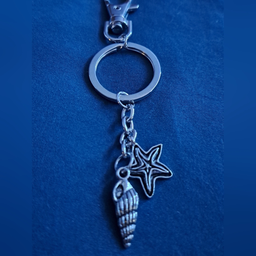Silver Starfish and Shell Keychain - Picture 4 of 5